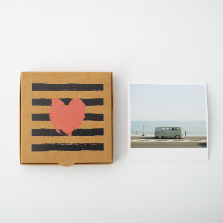 20 Copias Instax 10×10 con caja San Valentín